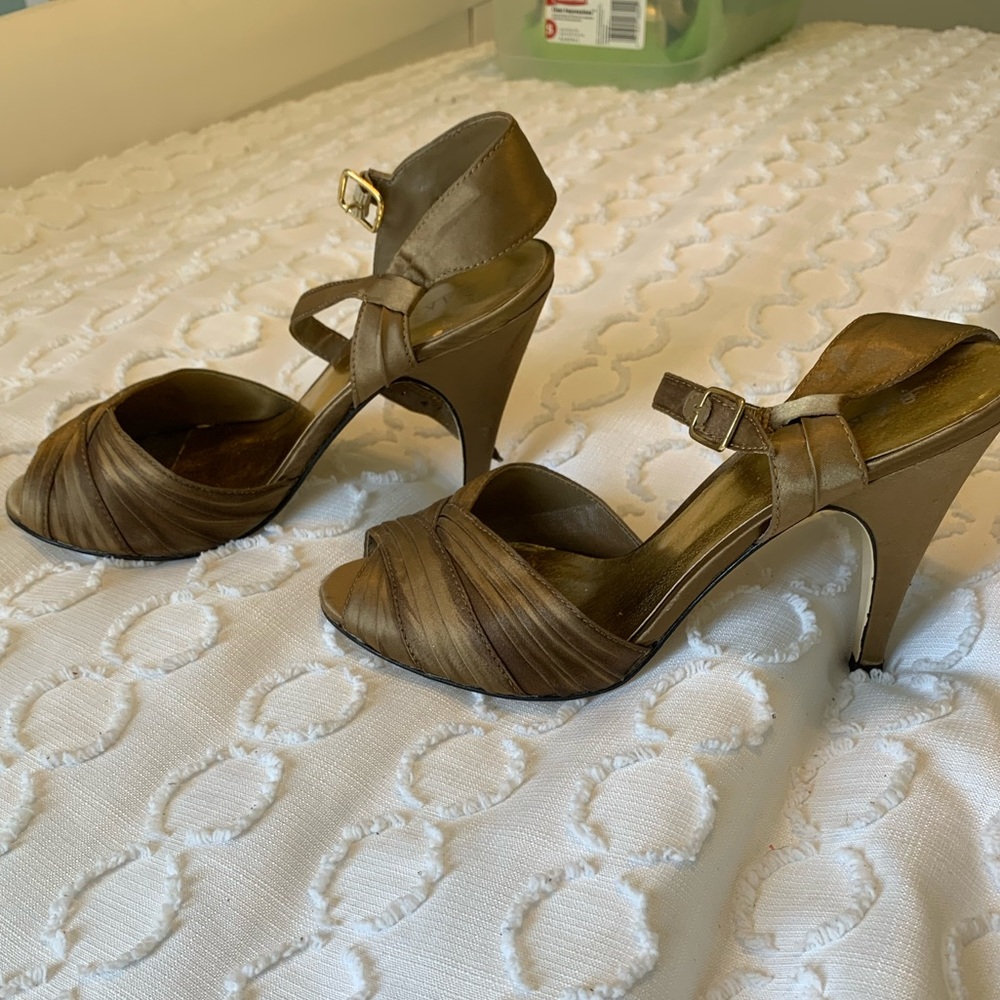 BAKERS Natural Satin High Heel